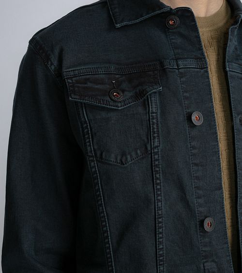 Petrol Denim Jakke i Navy Model / Detail