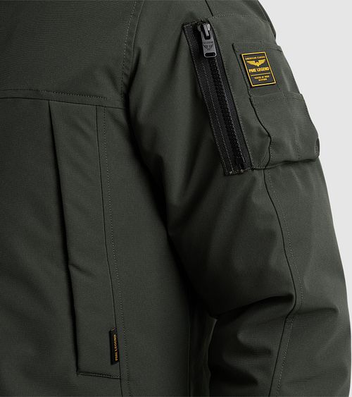 PME Legend Ice Pilot Parka i olivengrønt Model / Detail