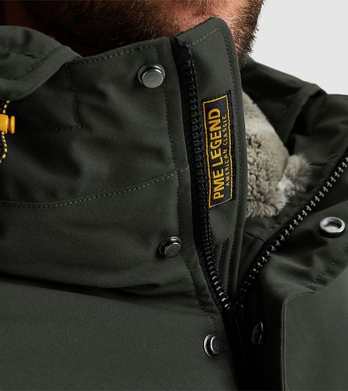 PME Legend Ice Pilot Parka Olijfgroen Model / Detail