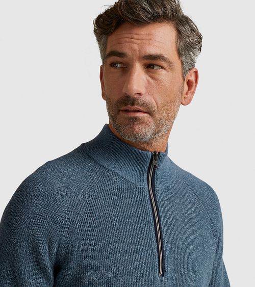Sweter Vanguard Half Zip w kolorze niebieskim Model / Detail