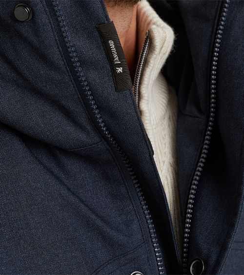 Parka Wheelride de Vanguard en azul marino Model / Detail