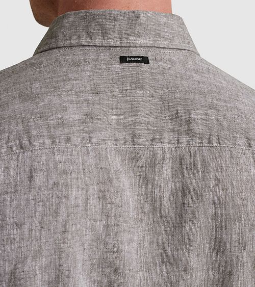 Vanguard Chemise De Lin Marron Model / Detail