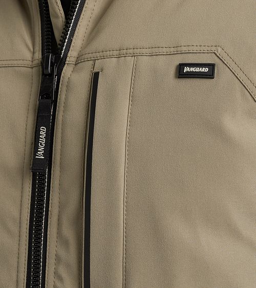 Vanguard Jacka Trackchase Grå Model / Detail