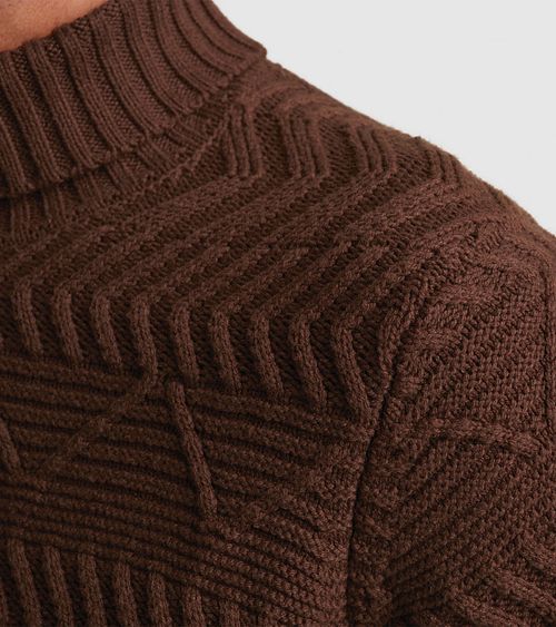 Vanguard Knitted Rollkragenpullover Braun Model / Detail