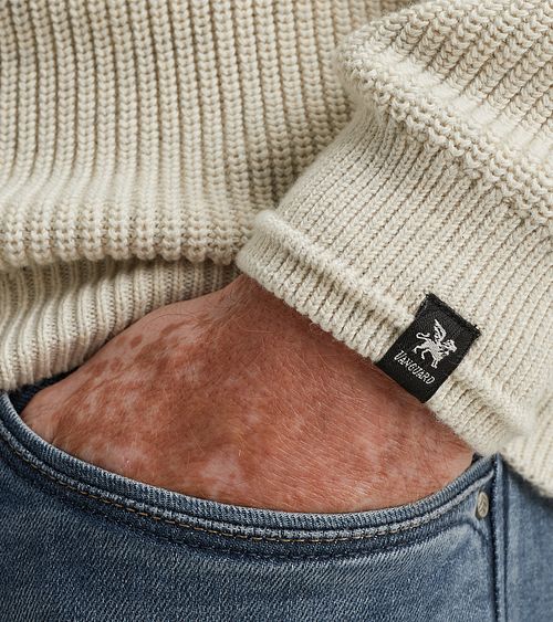 Vanguard Pull Knitted Rayures Beige Model / Detail