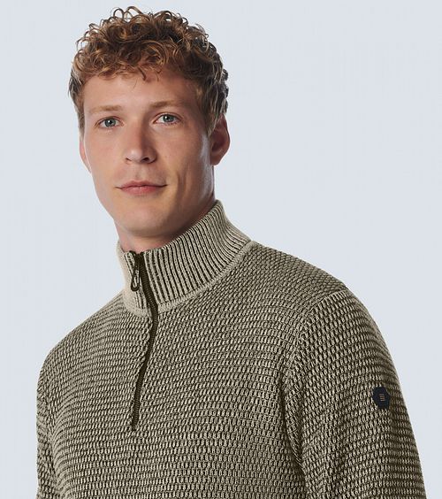 No Excess Half Zipper Greige Model / Detail