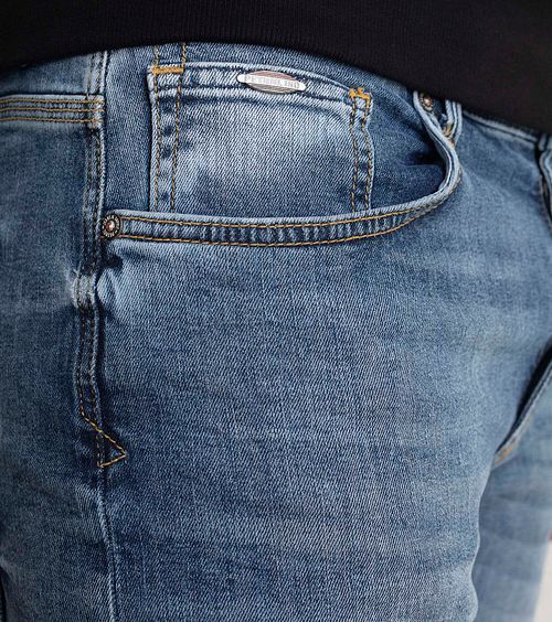 Jeansy Petrol Seaham w kolorze Indigo Blue Model / Detail