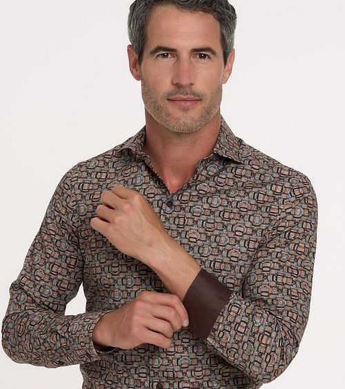 R2 Chemise Impression Marron Model / Voorkant
