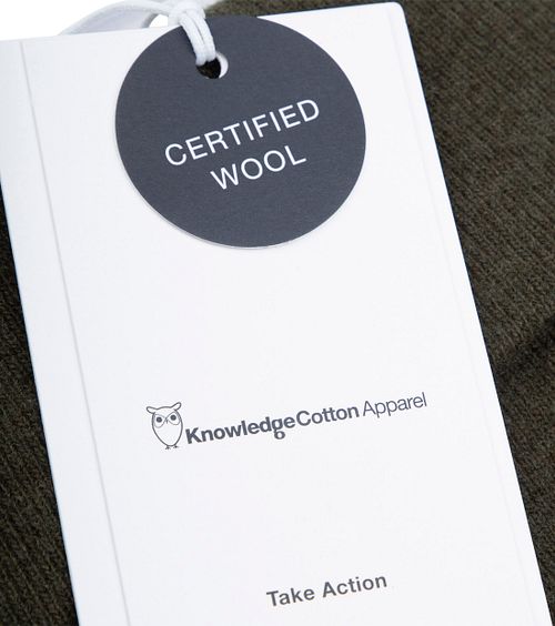 KnowledgeCotton Apparel Strikhue i Mørkegrøn Uld Product / Detail