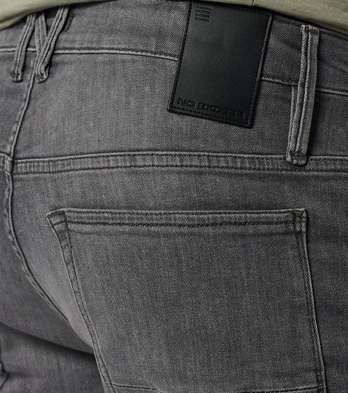 No Excess Kort Stretch Denim i Grå Model / Detail