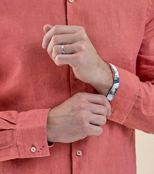 R2 Leinen Hemd Orange Model / Detail