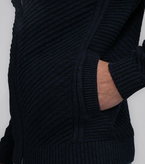 Petrol Kabelstrickjacke Nunam Navy Model / Detail