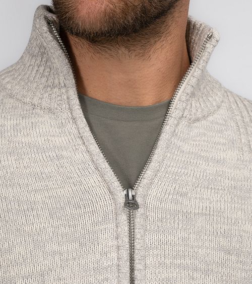 Petrol Strickjacke Elim Greige Model / Detail