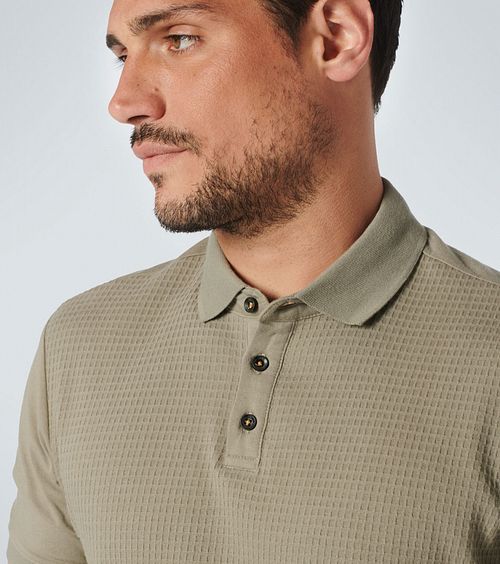 Polo No Excess verde militare Model / Detail