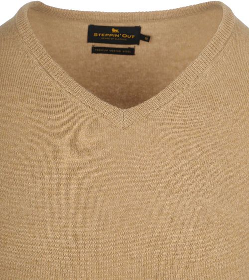 Steppin' Out sweter z dekoltem w serek z wełny merino beżowy Product / Detail