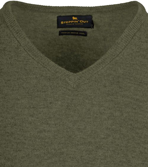 Steppin' Out sweter z dekoltem w serek z wełny merynosów, oliwkowozielony Product / Detail