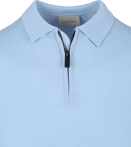 Suitable Polo de punto con media cremallera en azul claro Product / Detail