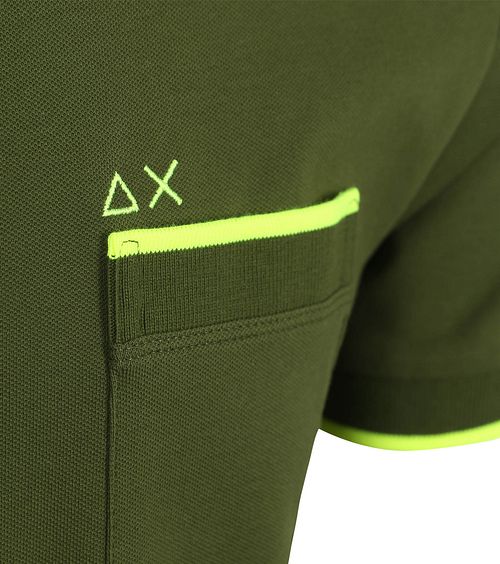 Sun68 T-Shirt Piqué Fluo Stripe w kolorze Army Green Product / Detail
