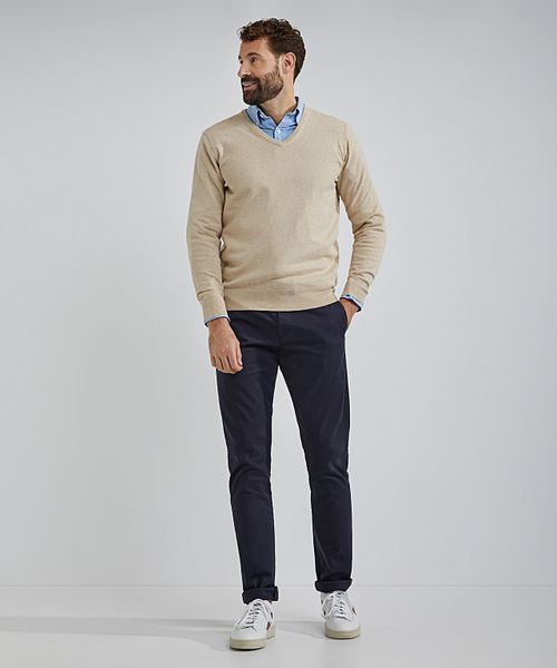 Steppin' Out Jersey de cachemira con cuello en V en color crudo Model / Voorkant