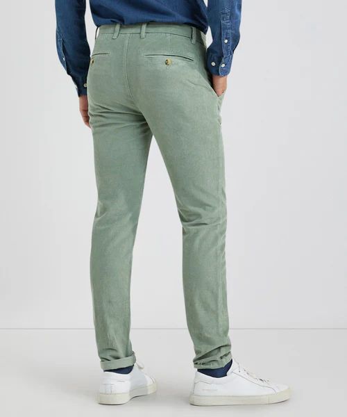 McGregor Chino Corduroy Hellgrün Model / Achterkant