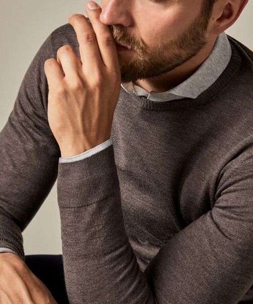 Profuomo Pullover Merino Taupe Model / Detail