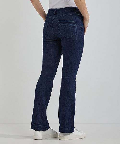 Steppin' Out Women's Flared Dark Blue Denim Jeans Model / Achterkant