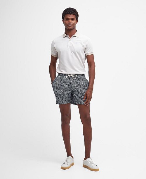 Barbour Pologenser Beige Model / Voorkant