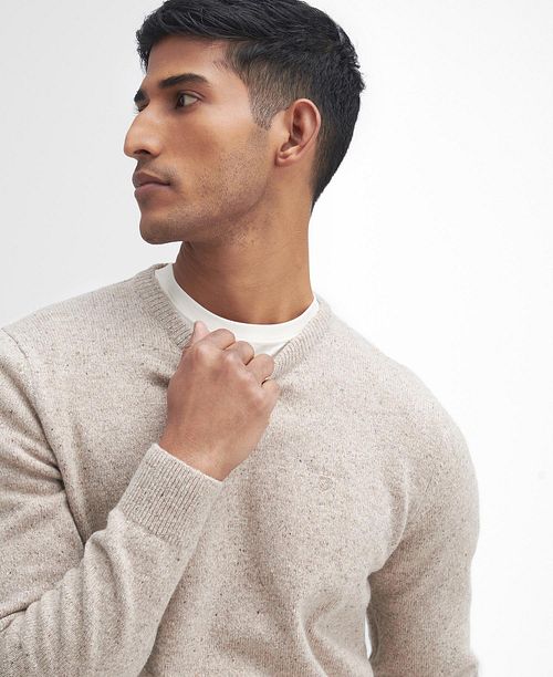 Sweter z jagnięcej wełny Barbour w kolorze beżowym Model / Voorkant