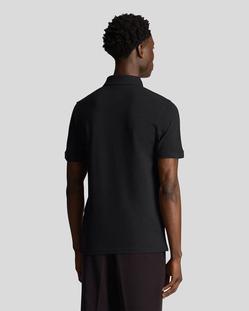 Lyle and Scott Tonal Eagle Polo Svart Model / Achterkant