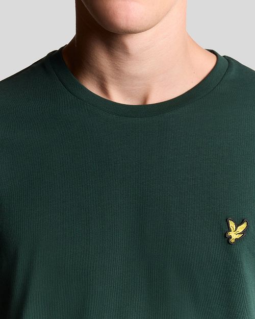 T-Shirt Lyle and Scott verde scuro Model / Detail