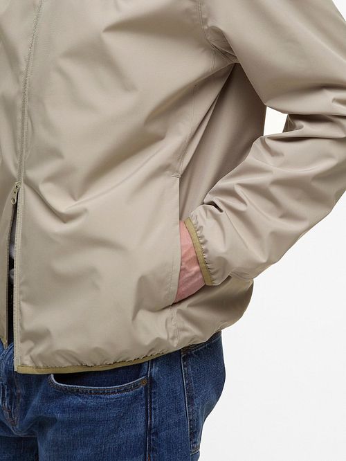 Barbour Korbel Jacka Khaki Model / Detail