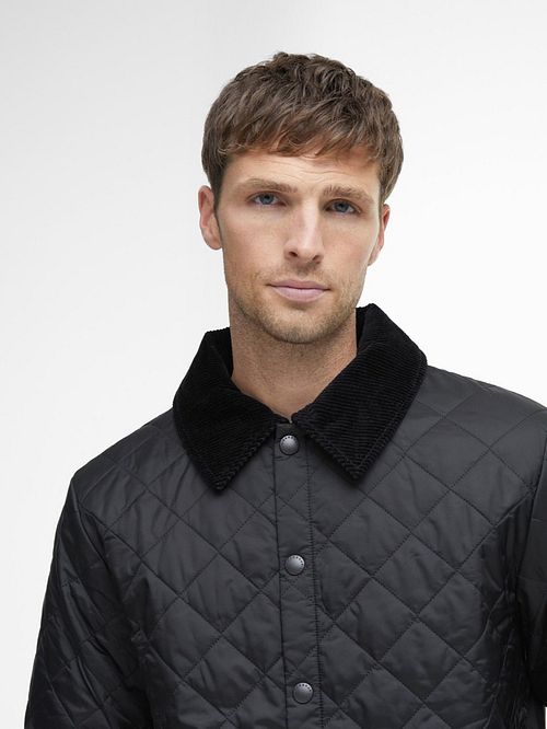 Barbour Liddesdale Quilt Zwart Model / Detail