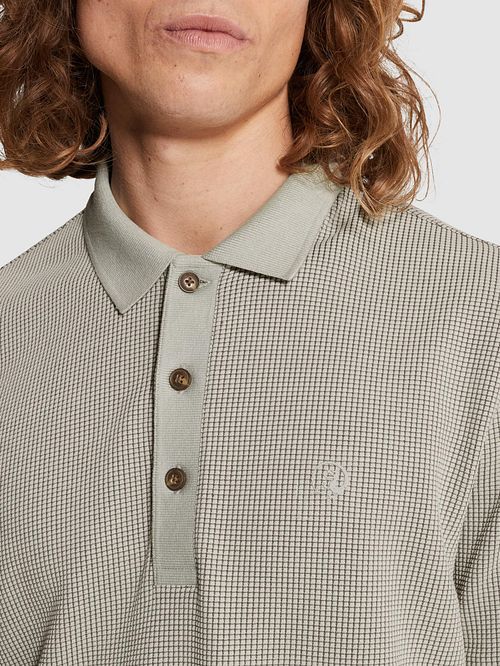 Cast Iron Knitted Polo Shirt Greige Model / Detail