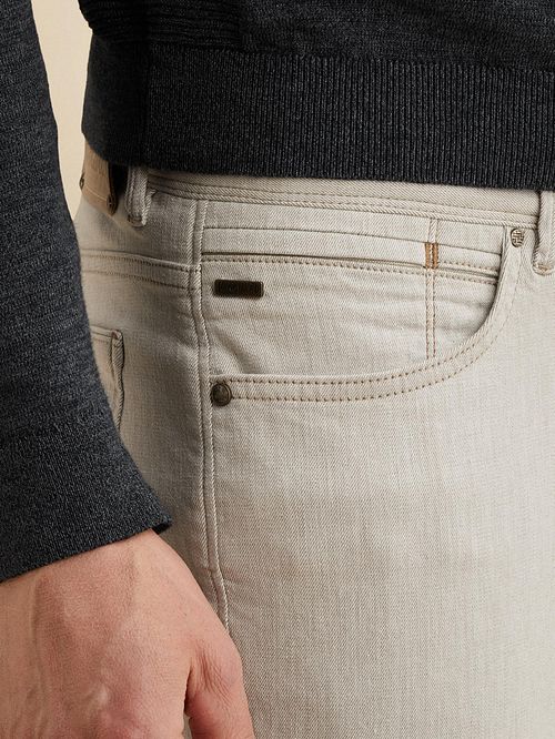 Vanguard V7 Rider Jeans Ecru Model / Detail