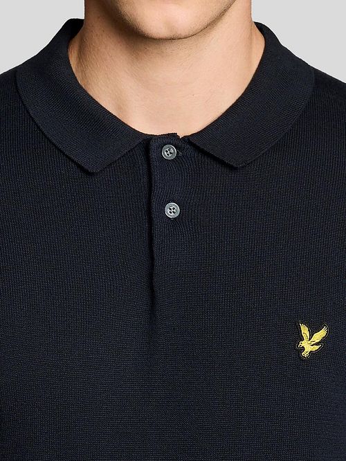 Lyle & Scott Stickad Piké Marinblå Model / Detail