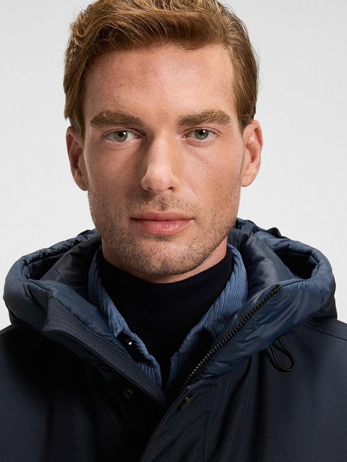 BOSS Osiass Jacke Marineblau Model / Detail