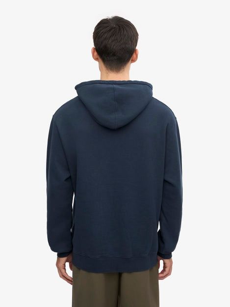 Colorful Standard Sweater à Capuche Bio Bleu Foncé Model / Achterkant