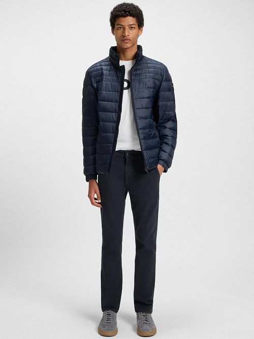 BOSS Chino Slim Marineblå Model / Voorkant