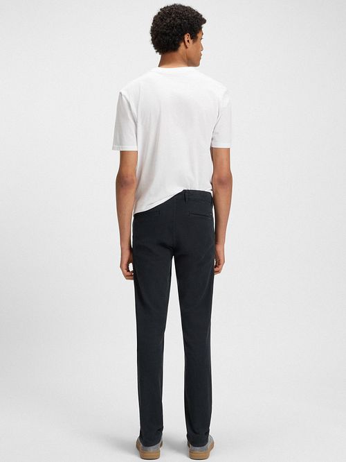 BOSS Chino Slim Blå Model / Achterkant