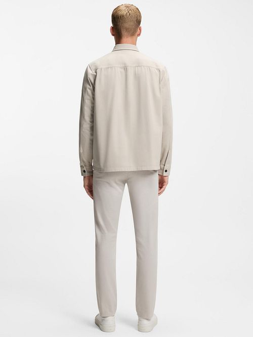 Overshirt BOSS w kolorze szaro-beżowym Model / Achterkant
