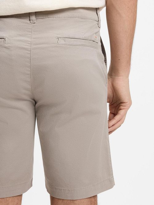 BOSS Bermuda Chino Slim Fit Greige Model / Detail