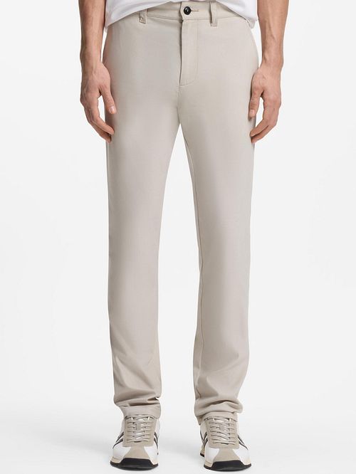 Chinosy BOSS slim fit w kolorze greige Model / Voorkant