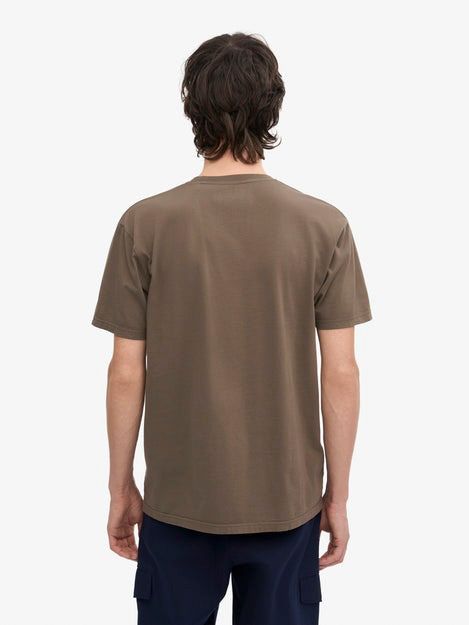 Colorful Standard T-shirt Brun Model / Achterkant