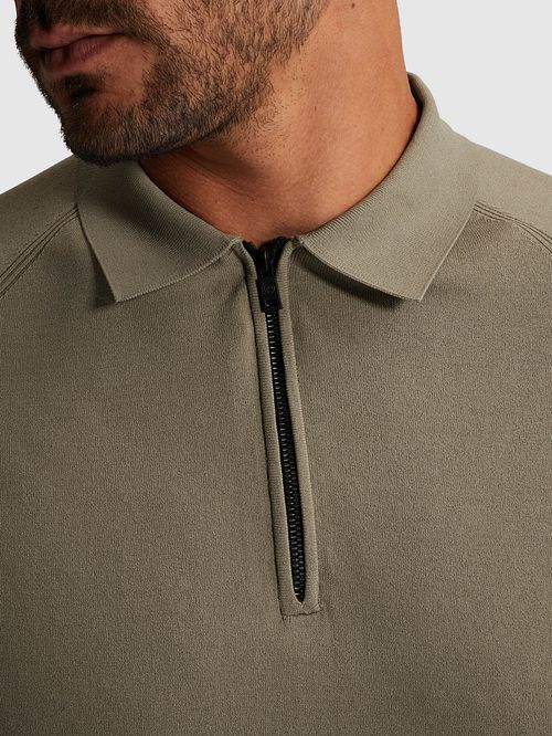 Koszulka polo Cast Iron z długim rękawem i zamkiem half zip w kolorze zielonym Model / Detail