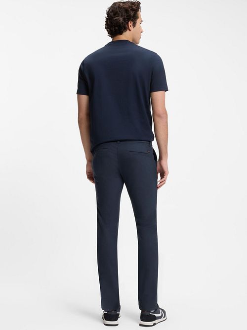 Chinosy BOSS slim fit w kolorze granatowym Model / Achterkant