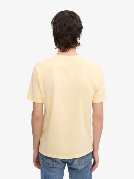 T-Shirt Colorful Standard Soft Yellow Model / Achterkant
