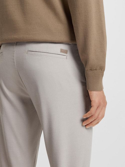 BOSS Chino Slim Greige Model / Detail