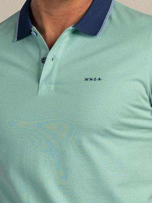 NZA Polo Foxton Piqué Pale Leaf Model / Detail