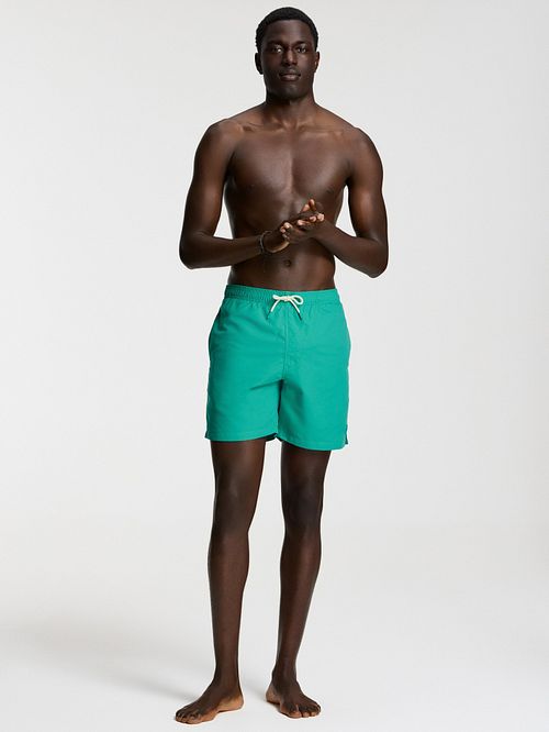 Shiwi Badeshorts Mike Grün Model / Voorkant