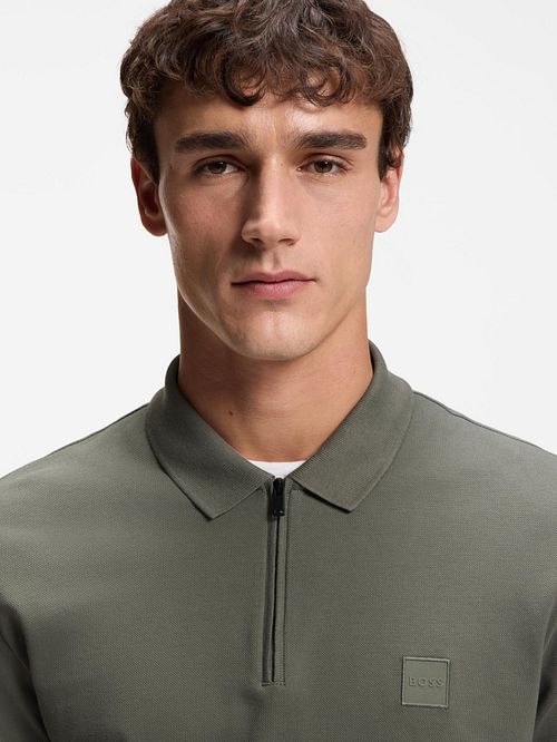 BOSS Polo Passerzip Half Zip Open Grün Model / Detail